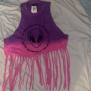 Sleeveless alien shirt 👽